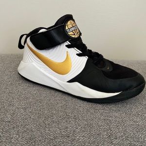 Nike team Hustle Kids shoes